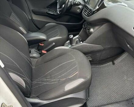Білий Пежо 208, об'ємом двигуна 1.2 л та пробігом 102 тис. км за 6500 $, фото 2 на Automoto.ua