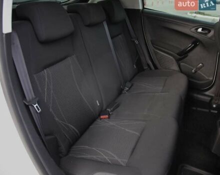 Белый Пежо 208, объемом двигателя 1.2 л и пробегом 93 тыс. км за 7800 $, фото 9 на Automoto.ua