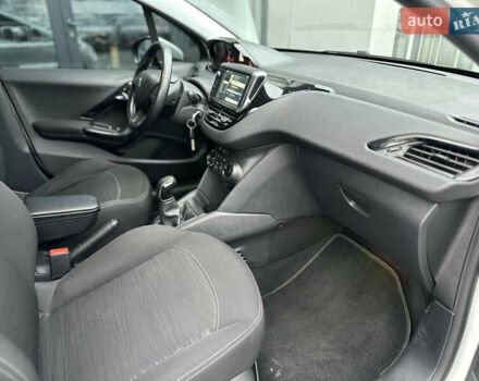 Белый Пежо 208, объемом двигателя 1 л и пробегом 102 тыс. км за 5500 $, фото 16 на Automoto.ua