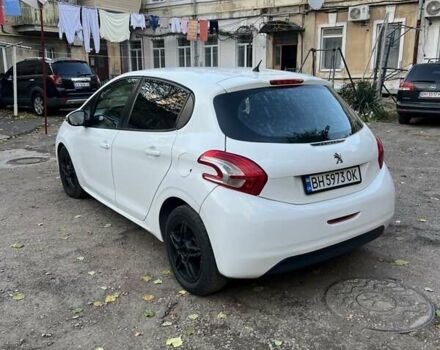 Пежо 208 2013 в Одессе на Automoto.ua Белый Пежо 208, объемом двигателя 1.56 л и пробегом 190 тыс. км за 4999 $, фото 1 на Automoto.ua