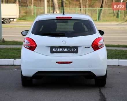 Белый Пежо 208, объемом двигателя 1.2 л и пробегом 93 тыс. км за 7800 $, фото 4 на Automoto.ua