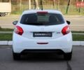 Белый Пежо 208, объемом двигателя 1.2 л и пробегом 93 тыс. км за 7800 $, фото 4 на Automoto.ua