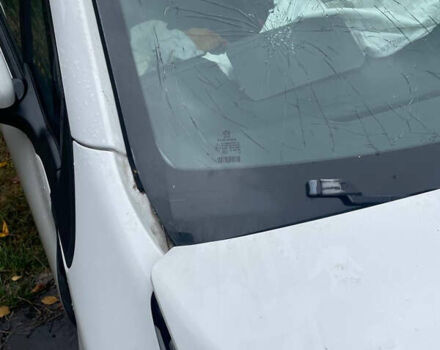 Белый Пежо 208, объемом двигателя 1.2 л и пробегом 120 тыс. км за 2500 $, фото 3 на Automoto.ua