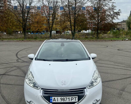 Білий Пежо 208, об'ємом двигуна 1.6 л та пробігом 77 тис. км за 8800 $, фото 4 на Automoto.ua