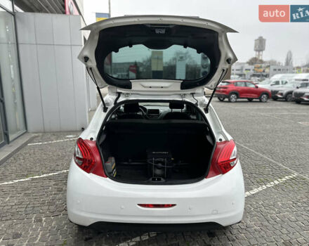 Белый Пежо 208, объемом двигателя 1 л и пробегом 102 тыс. км за 5500 $, фото 13 на Automoto.ua