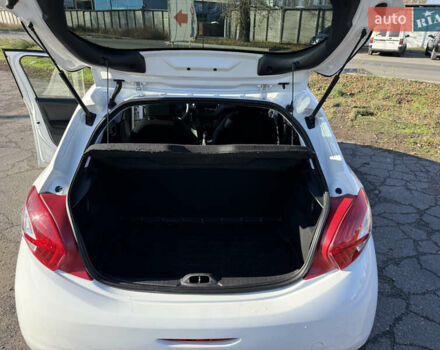 Белый Пежо 208, объемом двигателя 1 л и пробегом 109 тыс. км за 5400 $, фото 2 на Automoto.ua