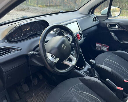 Білий Пежо 208, об'ємом двигуна 1.2 л та пробігом 119 тис. км за 6500 $, фото 5 на Automoto.ua