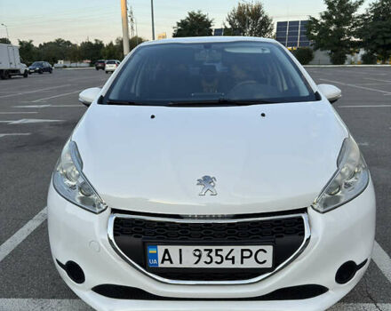 Белый Пежо 208, объемом двигателя 1.2 л и пробегом 95 тыс. км за 7100 $, фото 2 на Automoto.ua