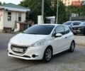 Белый Пежо 208, объемом двигателя 1 л и пробегом 37 тыс. км за 5600 $, фото 1 на Automoto.ua