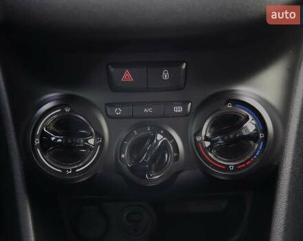 Белый Пежо 208, объемом двигателя 1.2 л и пробегом 93 тыс. км за 7800 $, фото 16 на Automoto.ua