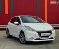 Белый Пежо 208, объемом двигателя 1.56 л и пробегом 192 тыс. км за 8490 $, фото 1 на Automoto.ua