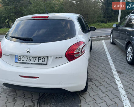 Белый Пежо 208, объемом двигателя 1 л и пробегом 68 тыс. км за 5700 $, фото 3 на Automoto.ua