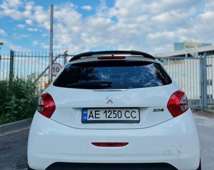 Белый Пежо 208, объемом двигателя 1.56 л и пробегом 175 тыс. км за 7900 $, фото 3 на Automoto.ua