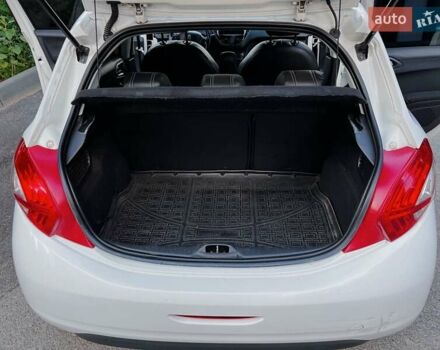 Белый Пежо 208, объемом двигателя 1.56 л и пробегом 175 тыс. км за 7900 $, фото 32 на Automoto.ua