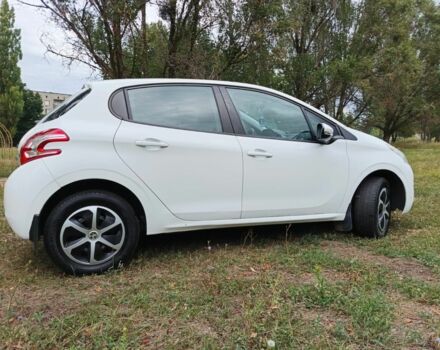 Білий Пежо 208, об'ємом двигуна 1 л та пробігом 82 тис. км за 5000 $, фото 10 на Automoto.ua
