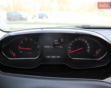 Белый Пежо 208, объемом двигателя 1.2 л и пробегом 93 тыс. км за 7800 $, фото 22 на Automoto.ua