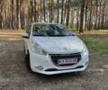Белый Пежо 208, объемом двигателя 1.2 л и пробегом 120 тыс. км за 5000 $, фото 1 на Automoto.ua