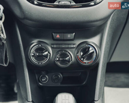 Белый Пежо 208, объемом двигателя 1.4 л и пробегом 180 тыс. км за 6500 $, фото 22 на Automoto.ua