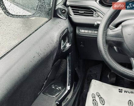 Белый Пежо 208, объемом двигателя 1.4 л и пробегом 180 тыс. км за 6500 $, фото 24 на Automoto.ua