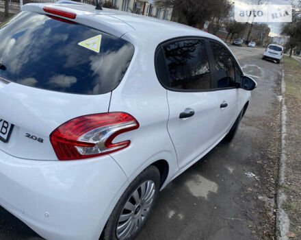 Белый Пежо 208, объемом двигателя 1 л и пробегом 82 тыс. км за 6000 $, фото 2 на Automoto.ua