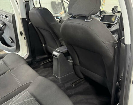 Белый Пежо 208, объемом двигателя 1.2 л и пробегом 105 тыс. км за 8200 $, фото 12 на Automoto.ua