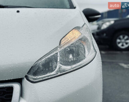 Белый Пежо 208, объемом двигателя 1.4 л и пробегом 180 тыс. км за 6500 $, фото 7 на Automoto.ua