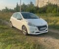 Белый Пежо 208, объемом двигателя 1.2 л и пробегом 223 тыс. км за 5900 $, фото 1 на Automoto.ua