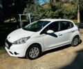 Белый Пежо 208, объемом двигателя 1.2 л и пробегом 102 тыс. км за 7500 $, фото 1 на Automoto.ua