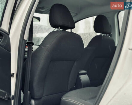 Белый Пежо 208, объемом двигателя 1.4 л и пробегом 180 тыс. км за 6500 $, фото 13 на Automoto.ua