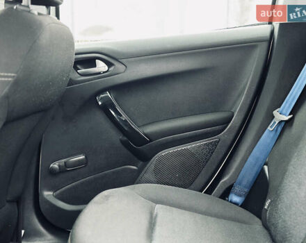 Белый Пежо 208, объемом двигателя 1.4 л и пробегом 180 тыс. км за 6500 $, фото 33 на Automoto.ua