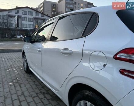 Белый Пежо 208, объемом двигателя 1.2 л и пробегом 90 тыс. км за 7600 $, фото 3 на Automoto.ua
