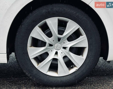 Белый Пежо 208, объемом двигателя 1.4 л и пробегом 180 тыс. км за 6500 $, фото 5 на Automoto.ua