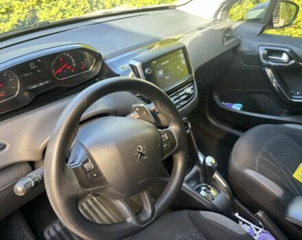 Белый Пежо 208, объемом двигателя 0 л и пробегом 120 тыс. км за 9420 $, фото 4 на Automoto.ua