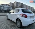 Белый Пежо 208, объемом двигателя 1.2 л и пробегом 90 тыс. км за 7600 $, фото 2 на Automoto.ua