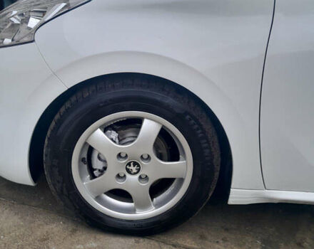 Белый Пежо 208, объемом двигателя 1.4 л и пробегом 164 тыс. км за 7200 $, фото 10 на Automoto.ua