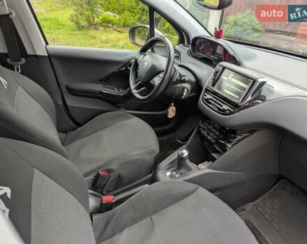 Білий Пежо 208, об'ємом двигуна 1.4 л та пробігом 181 тис. км за 7850 $, фото 5 на Automoto.ua
