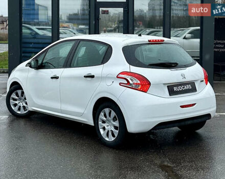 Белый Пежо 208, объемом двигателя 1.4 л и пробегом 180 тыс. км за 6500 $, фото 3 на Automoto.ua