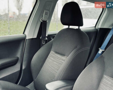 Белый Пежо 208, объемом двигателя 1.4 л и пробегом 180 тыс. км за 6500 $, фото 30 на Automoto.ua