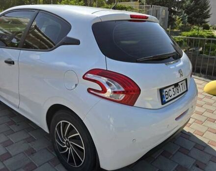 Білий Пежо 208, об'ємом двигуна 1 л та пробігом 135 тис. км за 5000 $, фото 3 на Automoto.ua