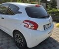 Білий Пежо 208, об'ємом двигуна 1 л та пробігом 135 тис. км за 5000 $, фото 3 на Automoto.ua