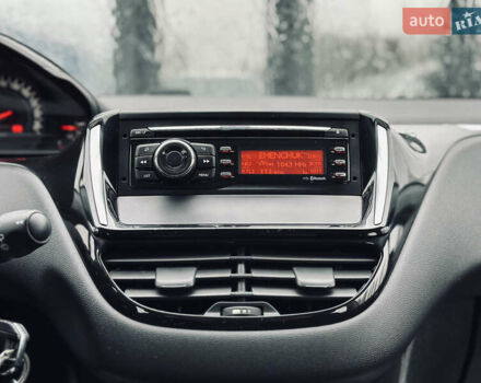 Белый Пежо 208, объемом двигателя 1.4 л и пробегом 180 тыс. км за 6500 $, фото 21 на Automoto.ua