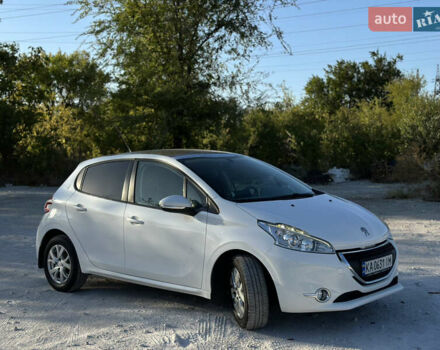 Белый Пежо 208, объемом двигателя 1.2 л и пробегом 100 тыс. км за 8000 $, фото 4 на Automoto.ua