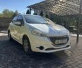 Белый Пежо 208, объемом двигателя 1.2 л и пробегом 120 тыс. км за 8900 $, фото 1 на Automoto.ua