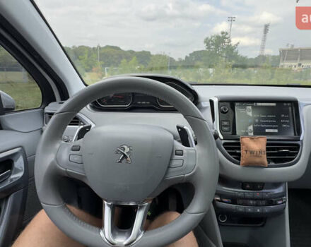 Пежо 208 2014 в Ивано-Франковске на Automoto.ua Белый Пежо 208, объемом двигателя 1.2 л и пробегом 93 тыс. км за 7500 $, фото 10 на Automoto.ua