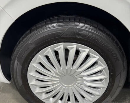 Белый Пежо 208, объемом двигателя 1.2 л и пробегом 105 тыс. км за 8200 $, фото 22 на Automoto.ua