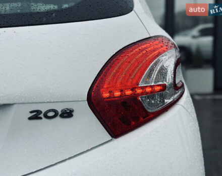 Белый Пежо 208, объемом двигателя 1.4 л и пробегом 180 тыс. км за 6500 $, фото 10 на Automoto.ua