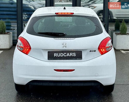 Белый Пежо 208, объемом двигателя 1.4 л и пробегом 180 тыс. км за 6500 $, фото 4 на Automoto.ua