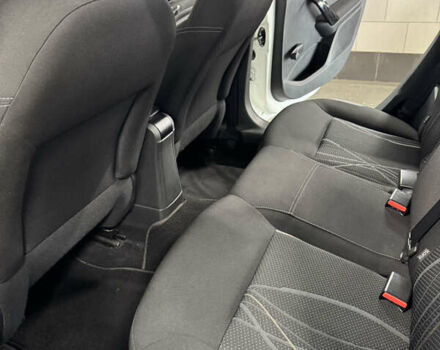 Белый Пежо 208, объемом двигателя 1.2 л и пробегом 105 тыс. км за 8200 $, фото 11 на Automoto.ua