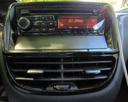 Білий Пежо 208, об'ємом двигуна 1.4 л та пробігом 164 тис. км за 7800 $, фото 5 на Automoto.ua