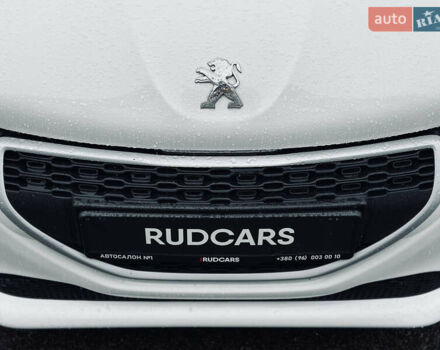 Белый Пежо 208, объемом двигателя 1.4 л и пробегом 180 тыс. км за 6500 $, фото 8 на Automoto.ua